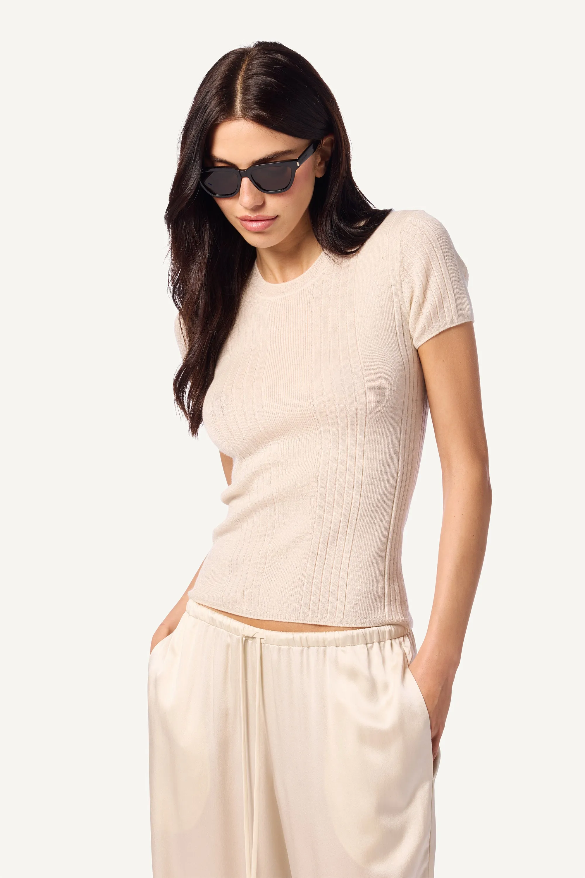 ISOLDE SLIM CREWNECK CASHMERE TEE | GARDENIA